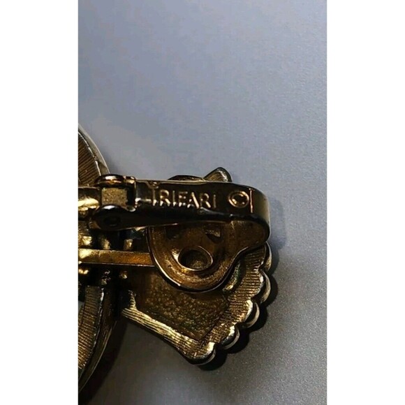 Vintage Trifari Gold Tone Dangle Drop Clip-On Earrings - Picture 4 of 4